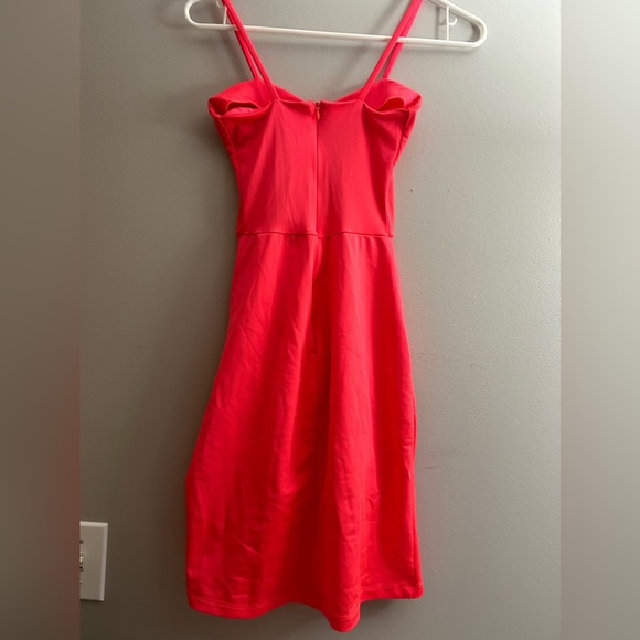 Small Fitted Summer Dress - Picture 6 of 7